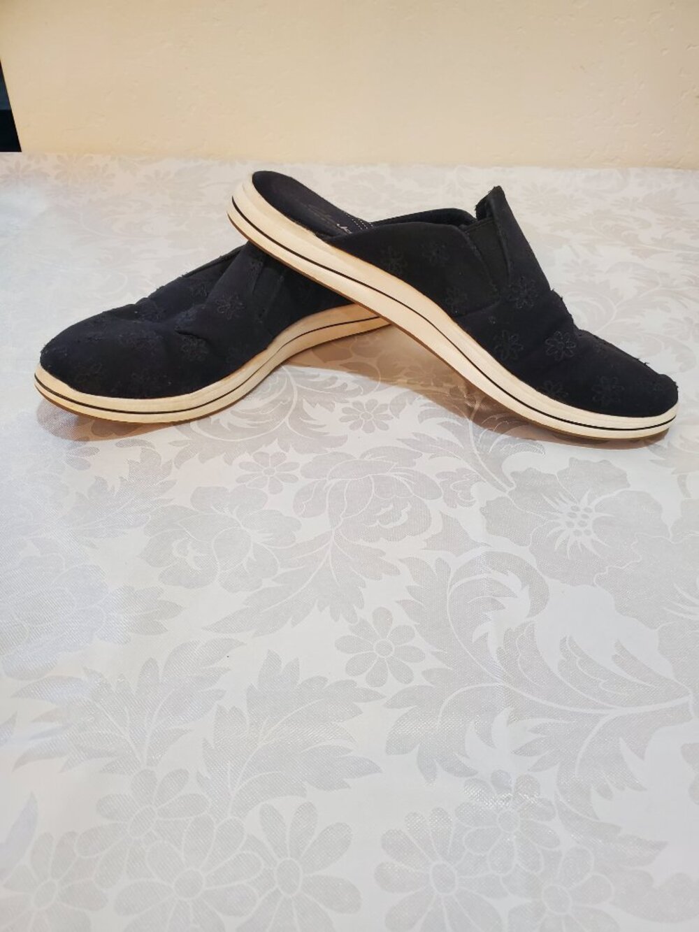 Clarks Cloudsteppers Breeze Shore Woman’s Black Canvas Slip On Mules Size 8.5 M